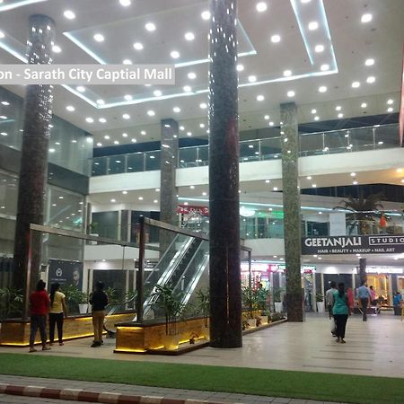 Capital O Rudra Grand Near Kondapur X Road Hotel Exterior foto