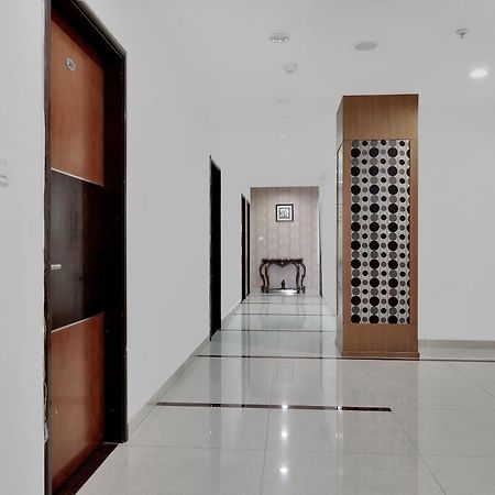 Capital O Rudra Grand Near Kondapur X Road Hotel Exterior foto