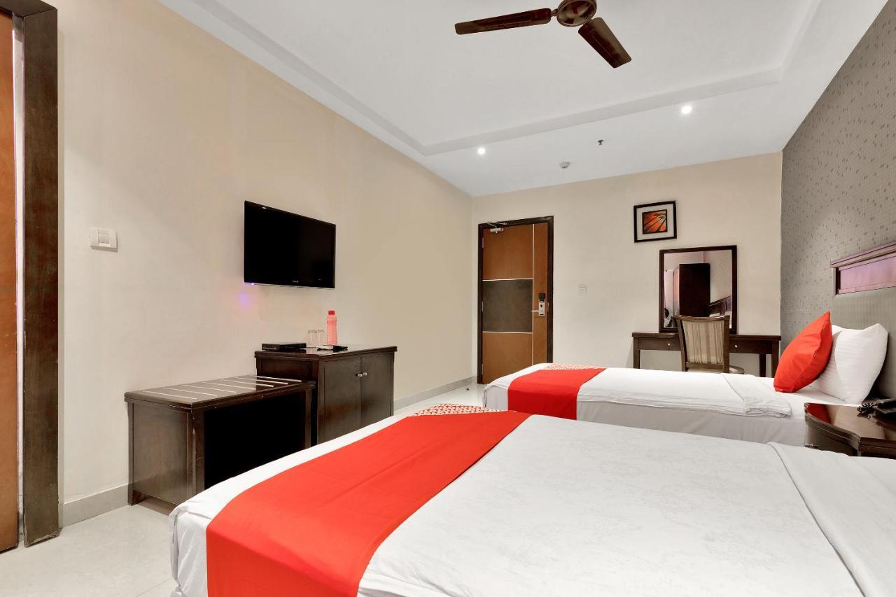 Capital O Rudra Grand Near Kondapur X Road Hotel Exterior foto