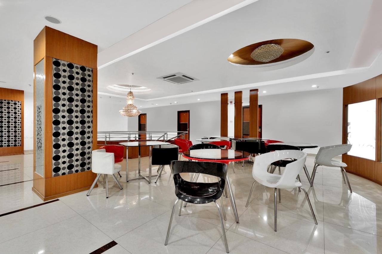Capital O Rudra Grand Near Kondapur X Road Hotel Exterior foto