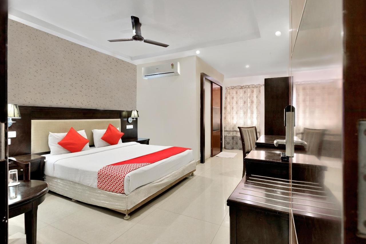 Capital O Rudra Grand Near Kondapur X Road Hotel Exterior foto