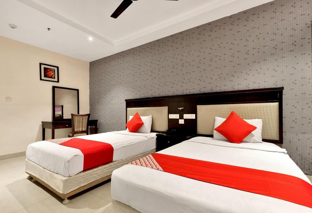 Capital O Rudra Grand Near Kondapur X Road Hotel Exterior foto