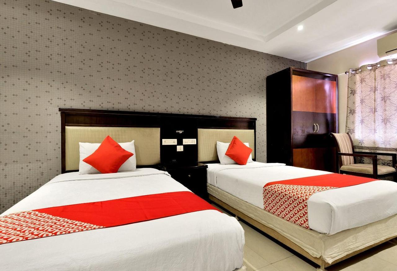 Capital O Rudra Grand Near Kondapur X Road Hotel Exterior foto