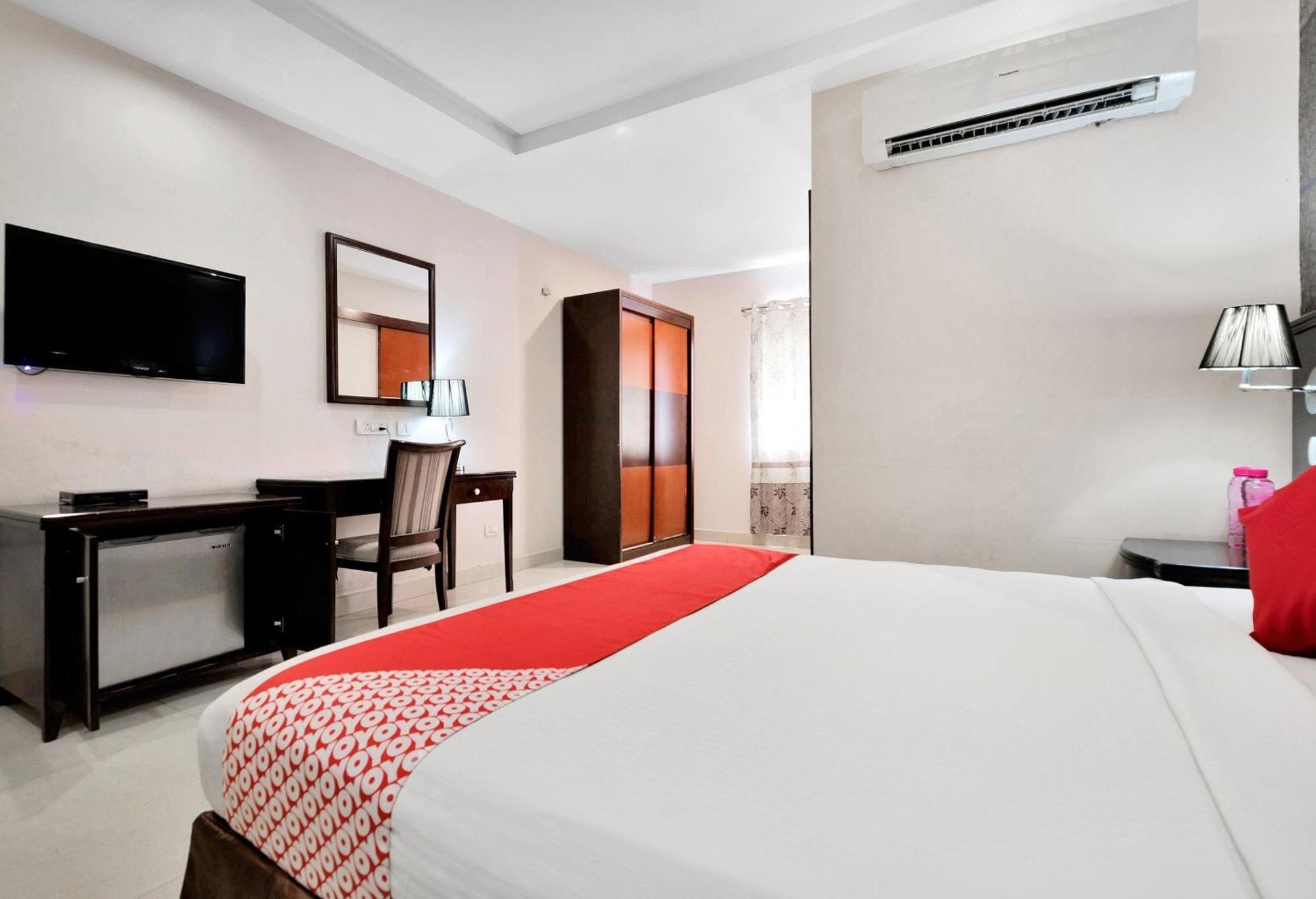 Capital O Rudra Grand Near Kondapur X Road Hotel Exterior foto