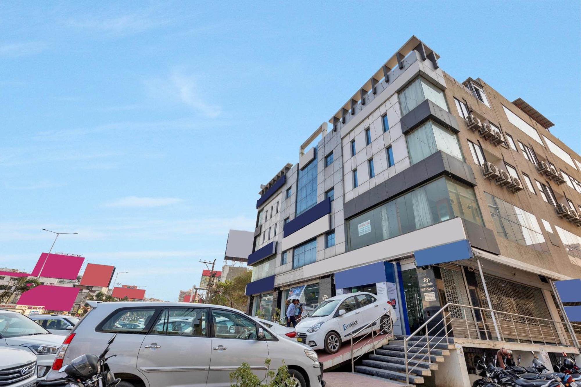 Capital O Rudra Grand Near Kondapur X Road Hotel Exterior foto