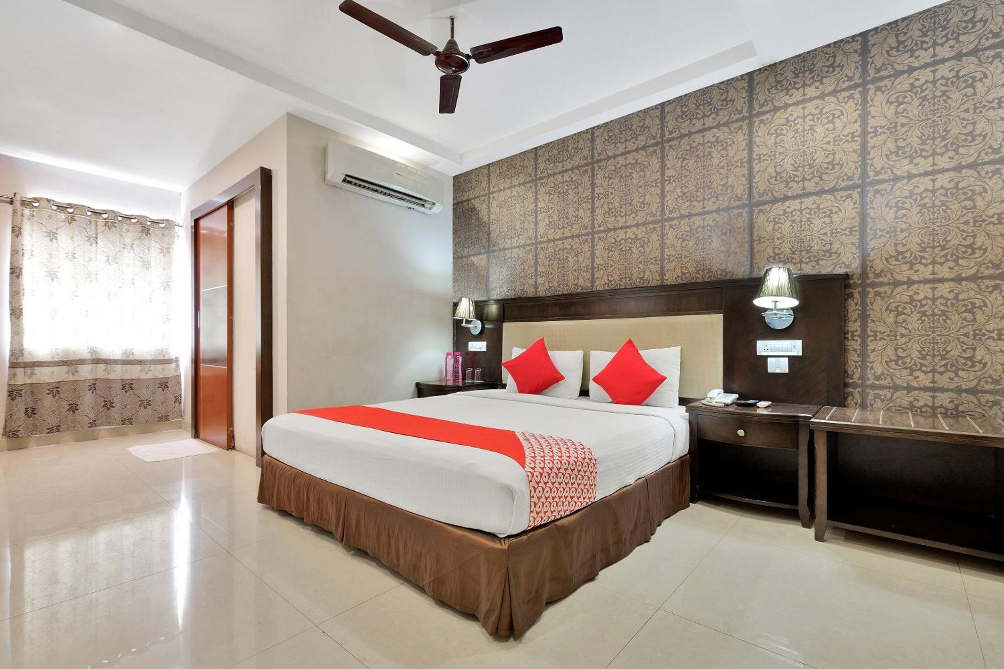 Capital O Rudra Grand Near Kondapur X Road Hotel Exterior foto