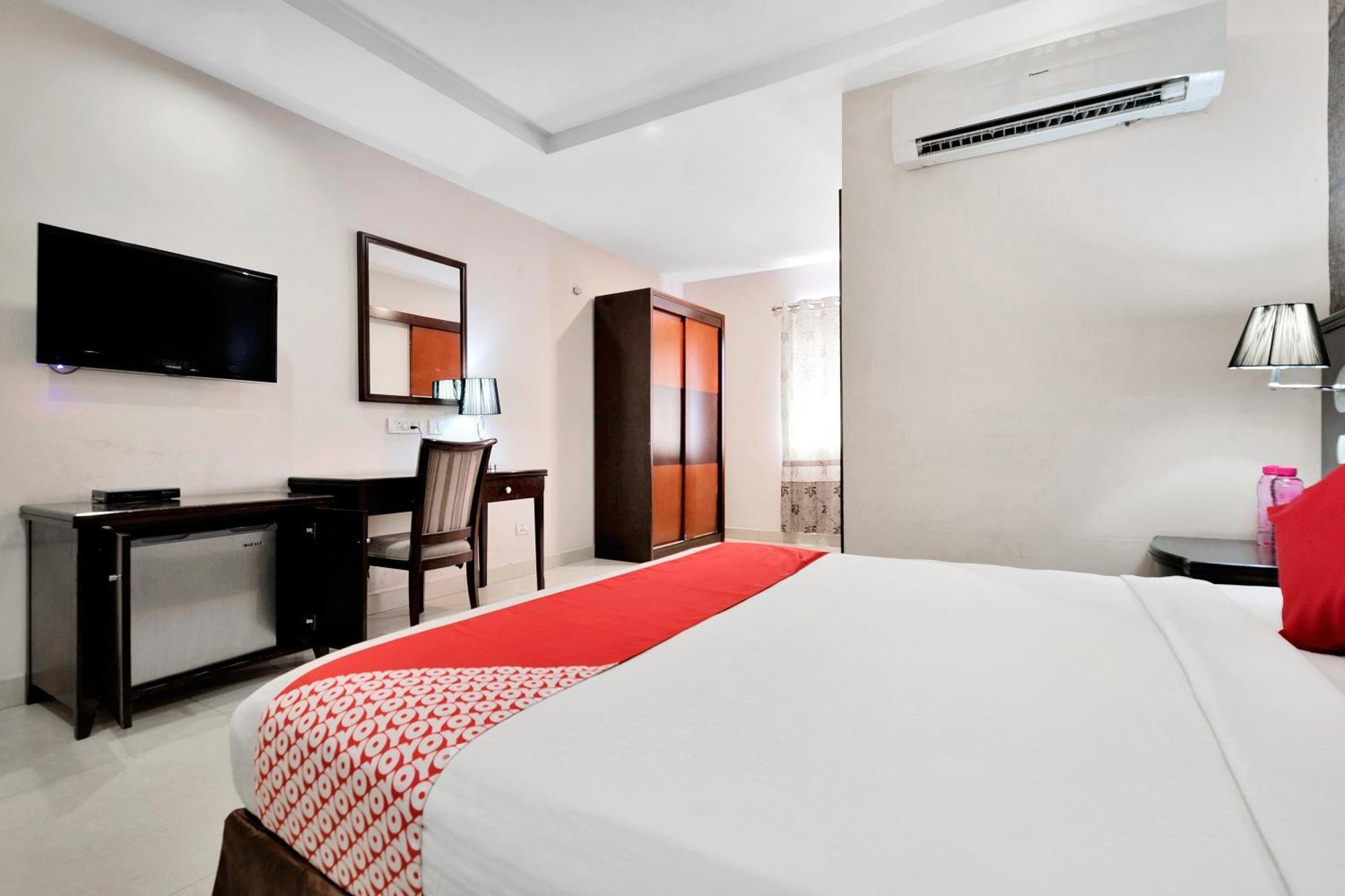 Capital O Rudra Grand Near Kondapur X Road Hotel Exterior foto