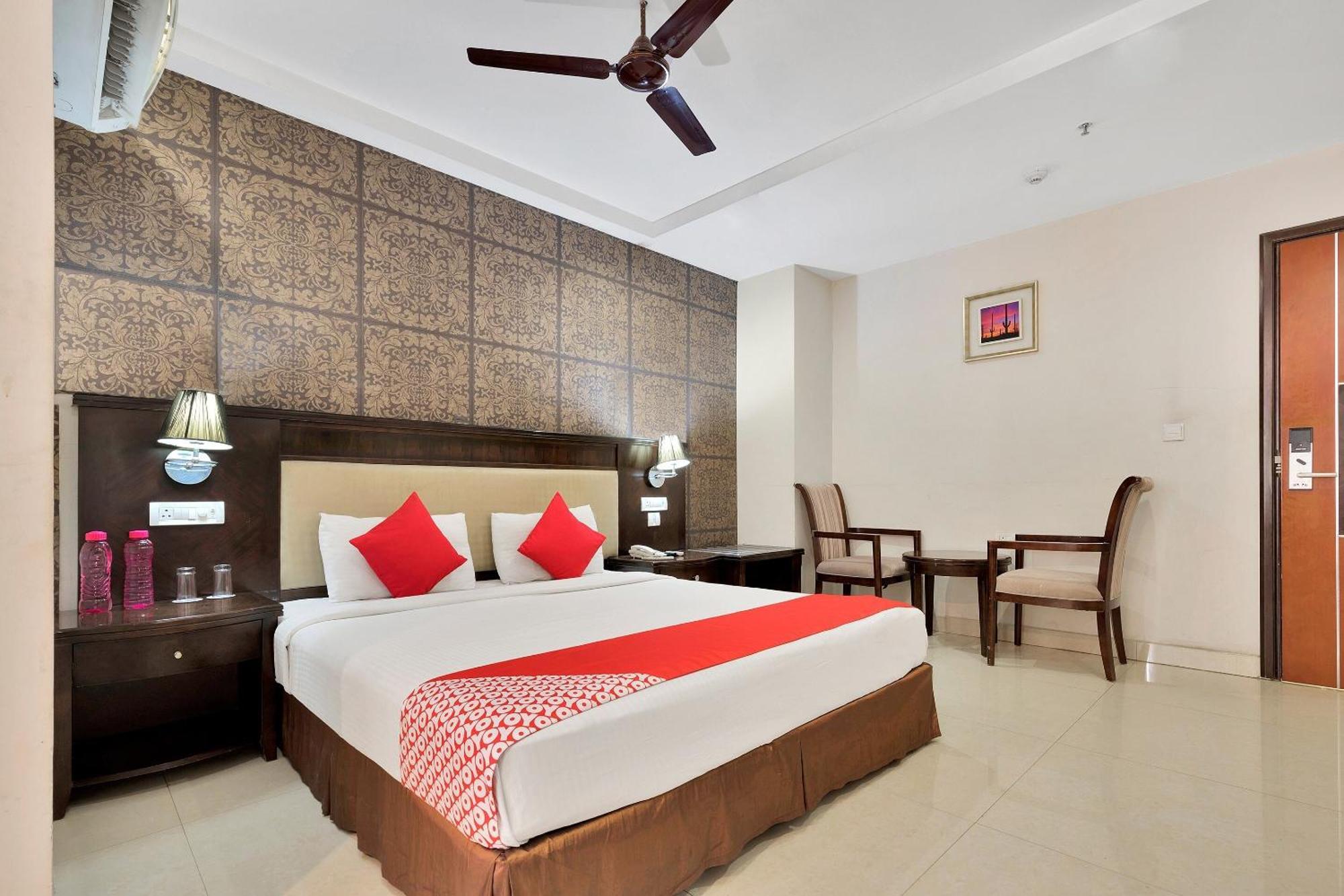 Capital O Rudra Grand Near Kondapur X Road Hotel Exterior foto